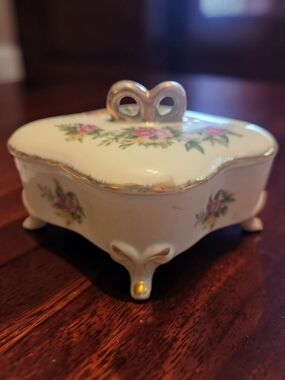 Vintage Arnat Porcelain Footed Trinket Box